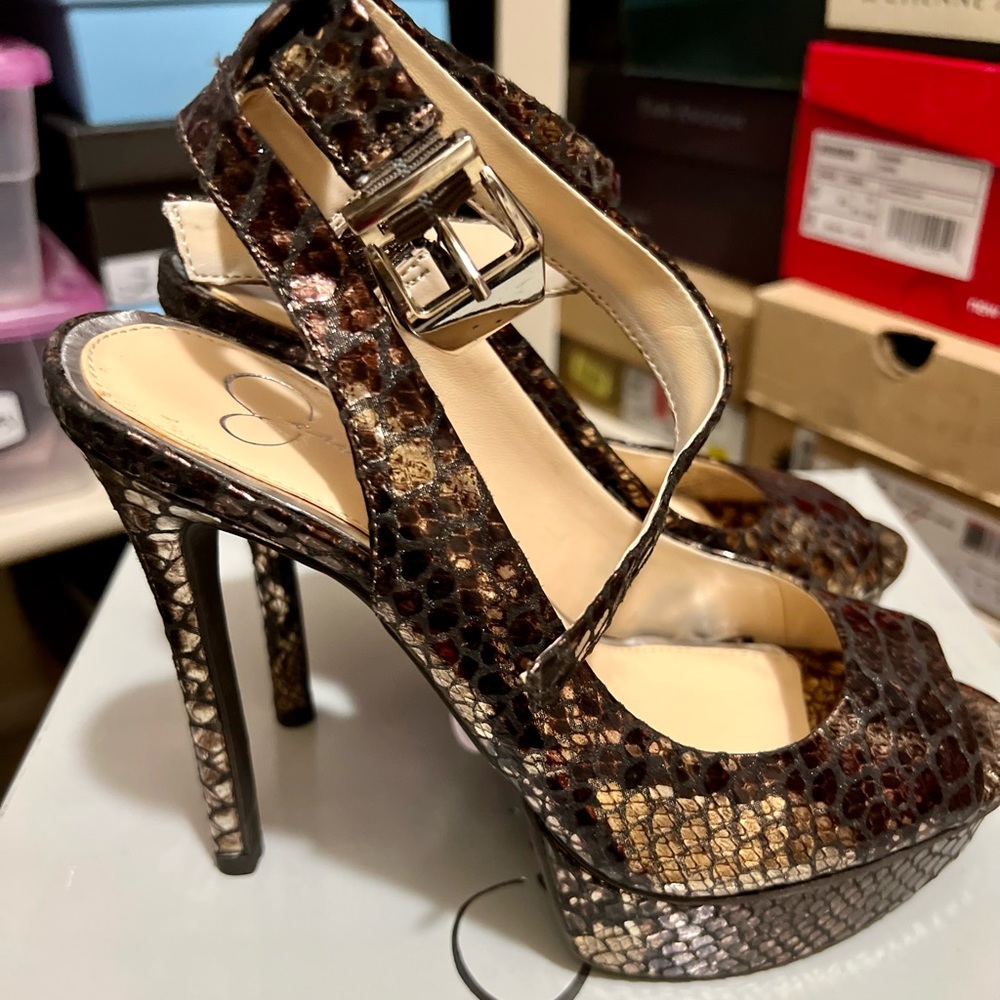 Open toe, high platform sandal with stiletto heel.